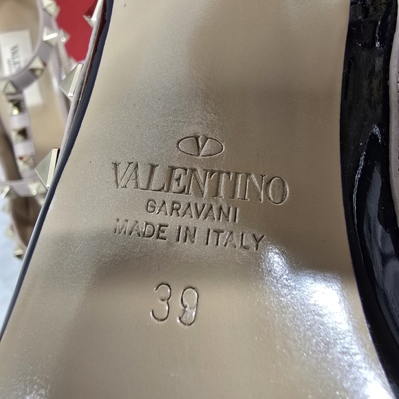 Valentino Garavani Rockstud Black and Tan Women's Shoes - Picture 11 of 12